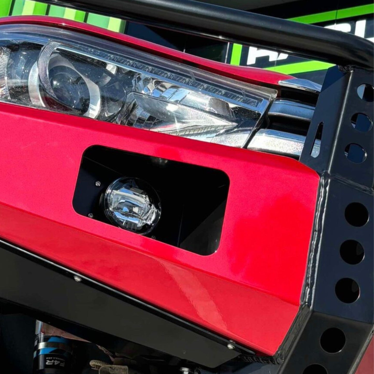 N80 Toyota Hilux 2015-2025+ Hooped (Dallas) Bull Bar