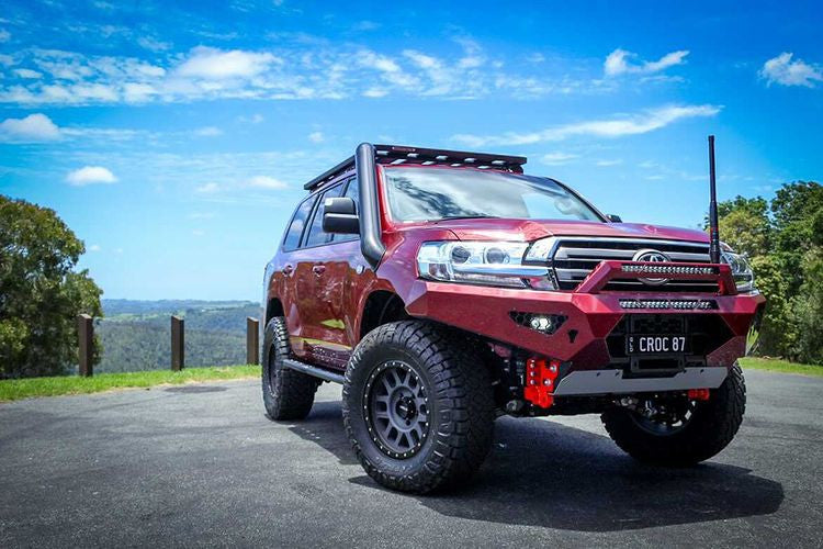 LC200 Predator bar fitted with stealth hoop and 2 light bars