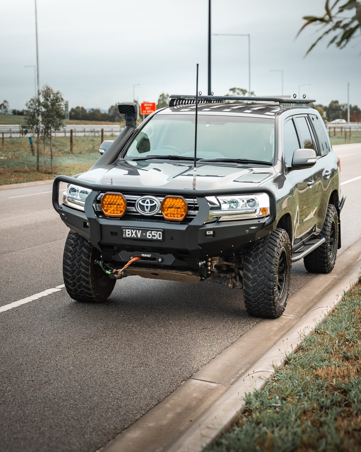 Toyota LandCruiser 200 Series Facelift Bull Bar (2016–2021) - Image 14
