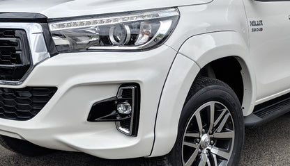 Toyota Hilux 2018–2020 white model showcasing EGR front fender flare installed with smooth OEM-style finish