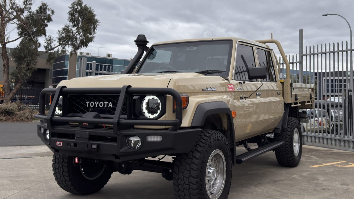 Power Boards [Pair] - Toyota Landcruiser 79 Series Dual Cab, Thick Board, Led Light (1984 -  Current)