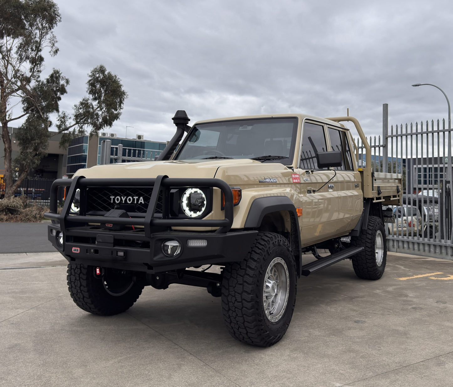 Power Boards [Pair] - Toyota Landcruiser 79 Series Dual Cab, Thick Board, Led Light (1984 -  Current)