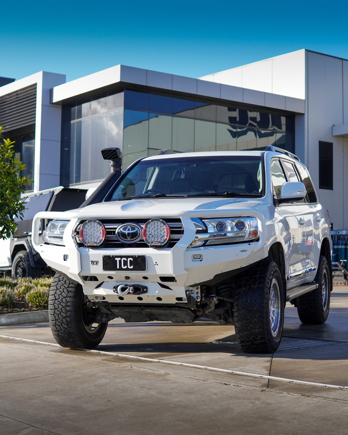 Toyota Landcruiser 200 Series Facelift Bull Bar (2016–2021)