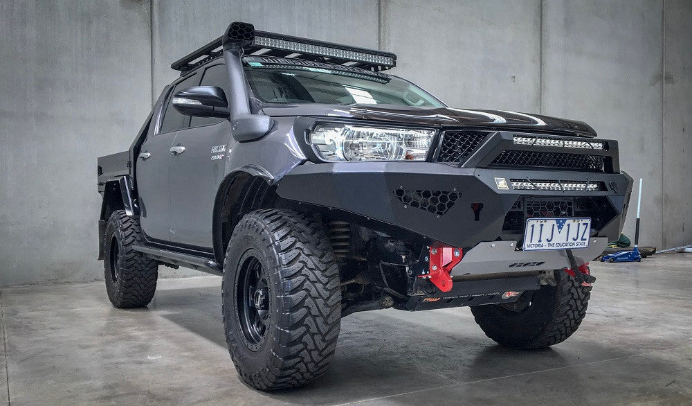 Predator Bull bar Hilux N80 with Stealth top hoop