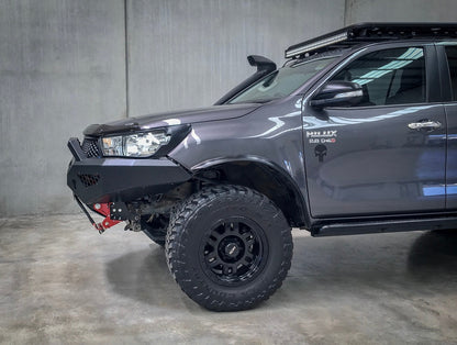 Predator Bull bar Hilux N80 with Stealth top hoop