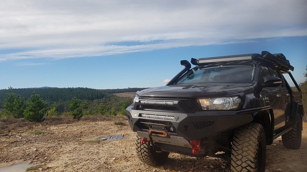 Predator Bull bar Hilux N80 with Stealth top hoop- with non standard brush rails