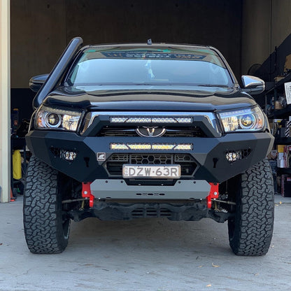 Hilux Predator bar with optional bolt on stealth hoop and lights