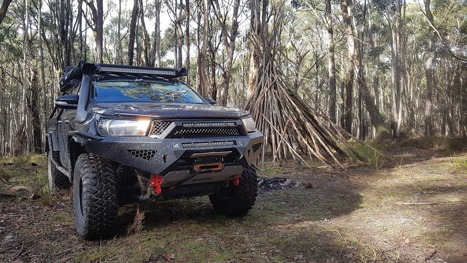 Predator Bull bar Hilux N80 with Stealth top hoop- with non standard brush rails