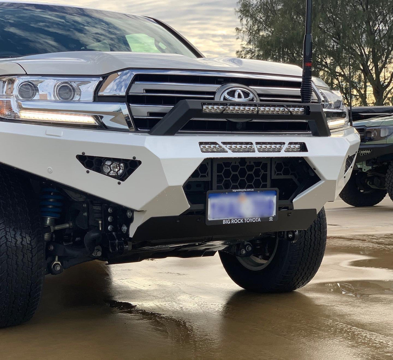 LC200 Predator bar fitted with stealth hoop and 2 light bars