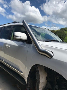 Toyota LandCruiser 200 Series Snorkel 'Mid Entry'