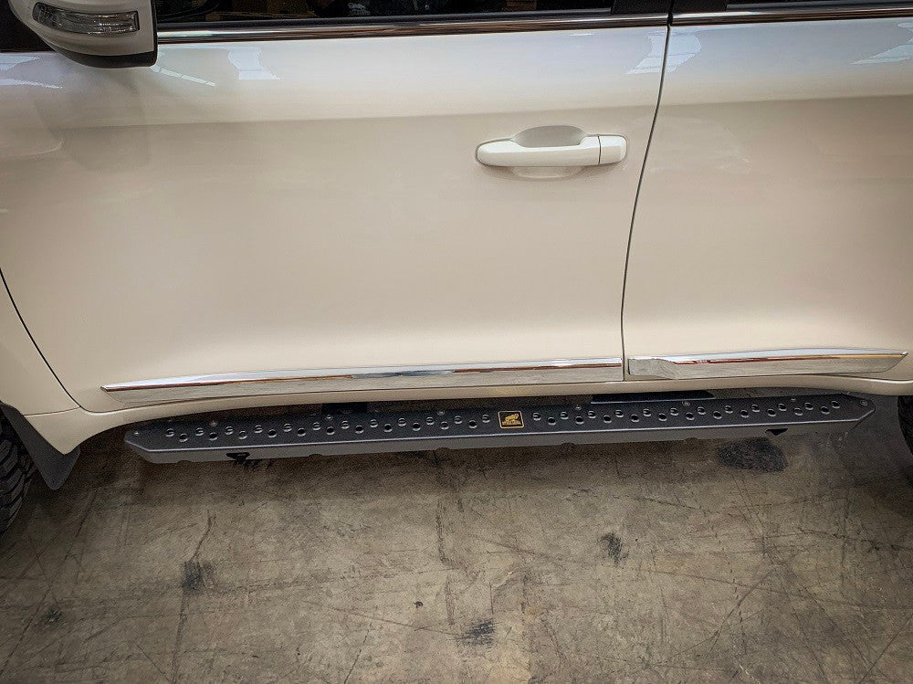 Offroad Animal rock sliders for LC200