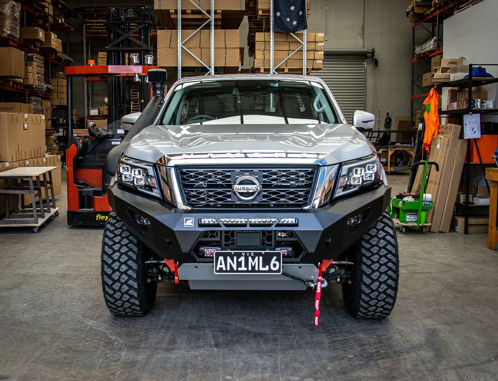 Navara MY21 Predator bar with optional light bar fitted