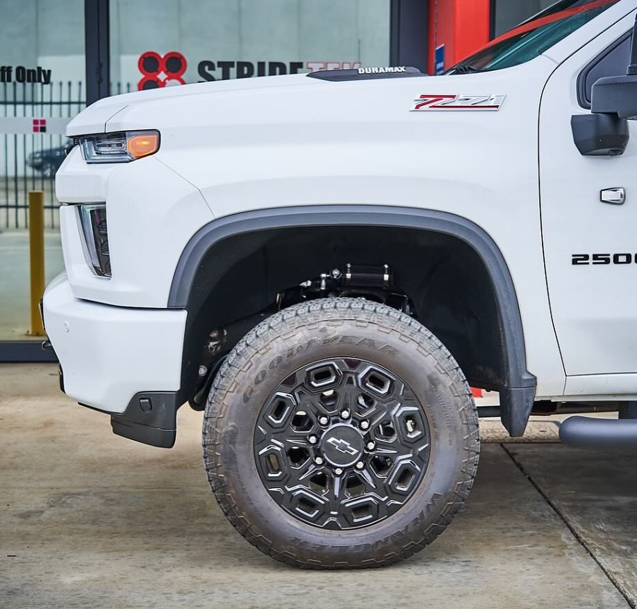 OK with Zone Offroad 3' Lift Kit for 2020+ Chev/GMC 2500