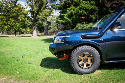 Nissan Patrol Cobra bar Series 5 colour coded