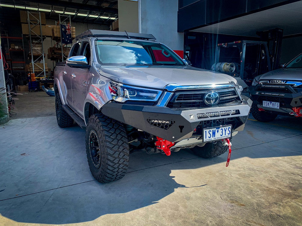 Toyota Hilux Predator bar MY21