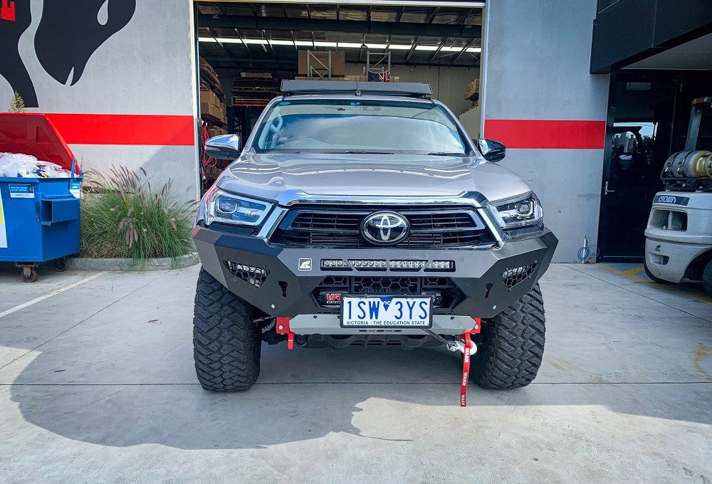 Toyota Hilux Predator bar MY21