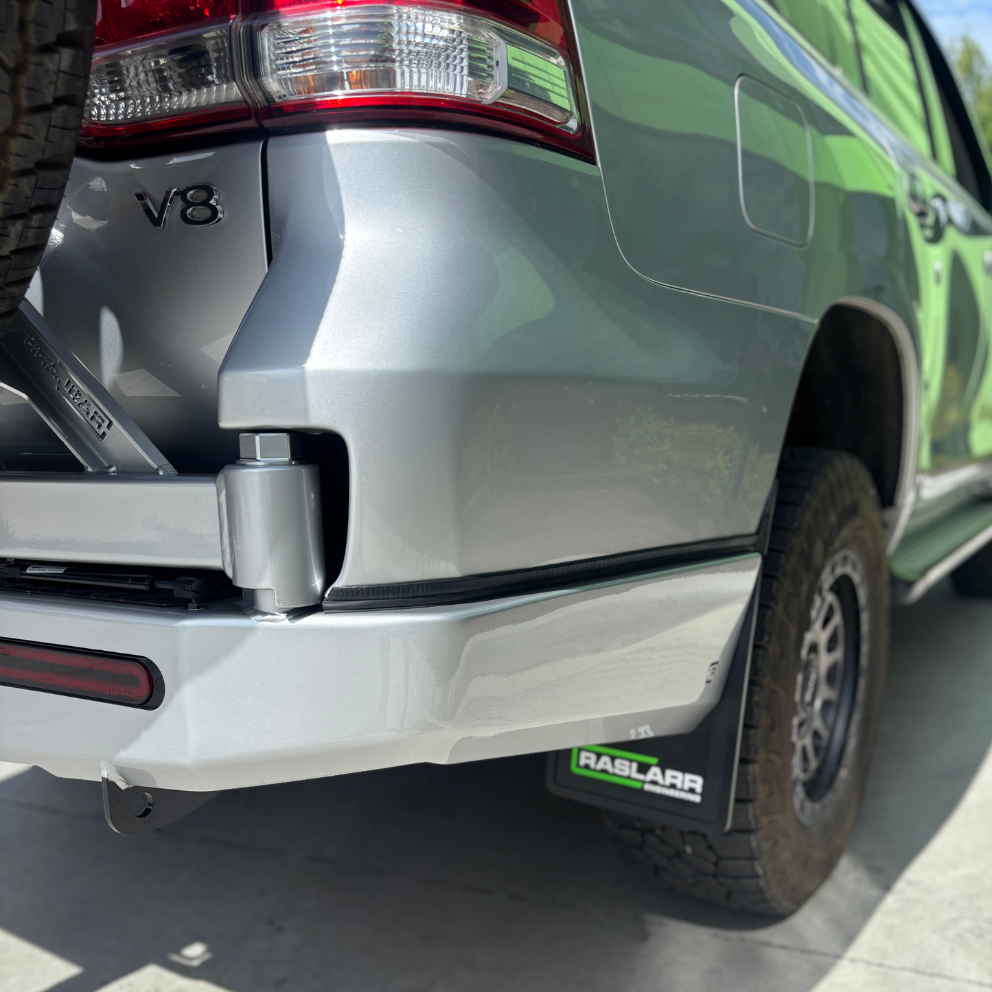 200 Series Toyota Landcruiser 'V2' Rear Bar
