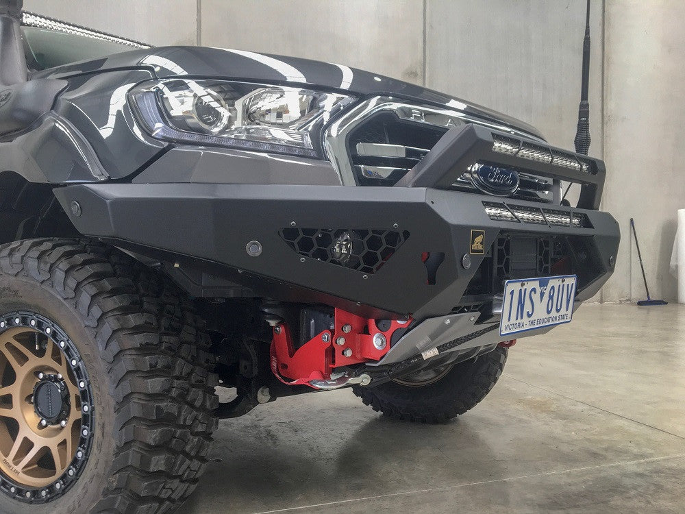 Predator bar on Ford Everest with stealth hoop