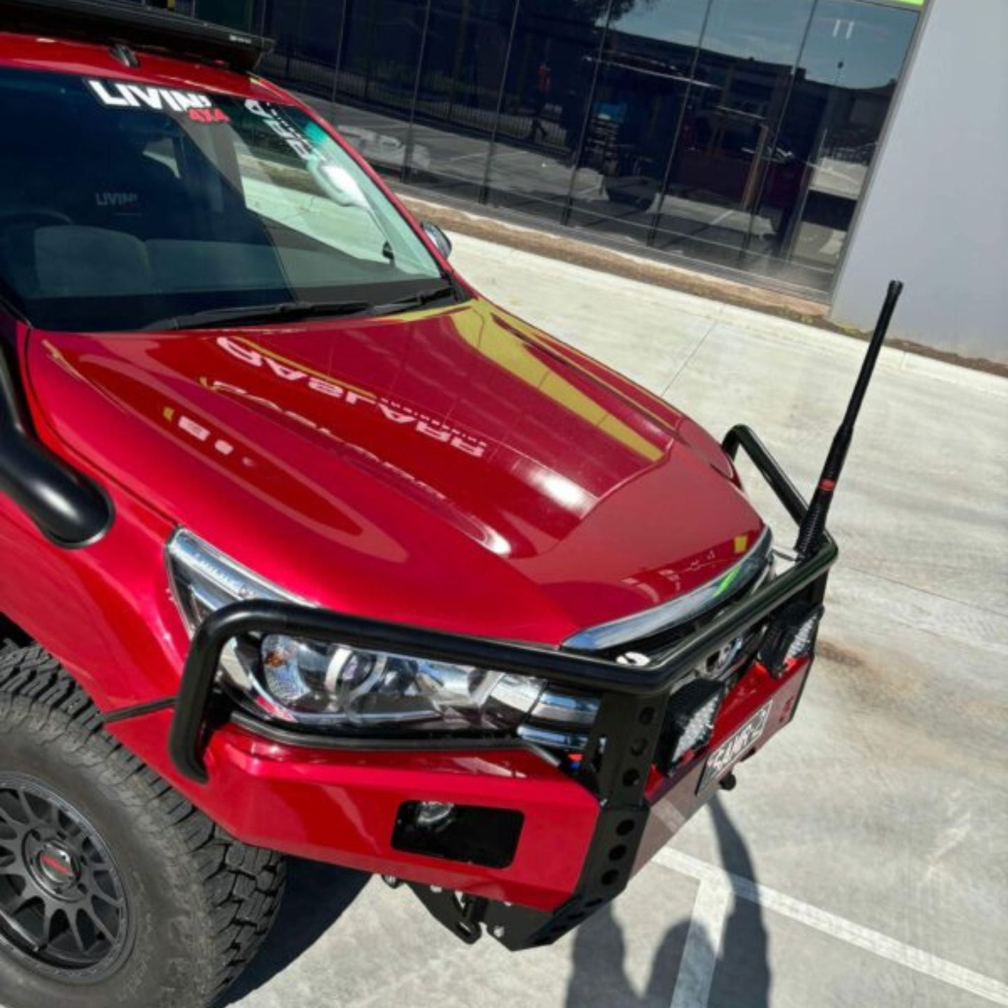 N80 Toyota Hilux 2015-2025+ Hooped (Dallas) Bull Bar