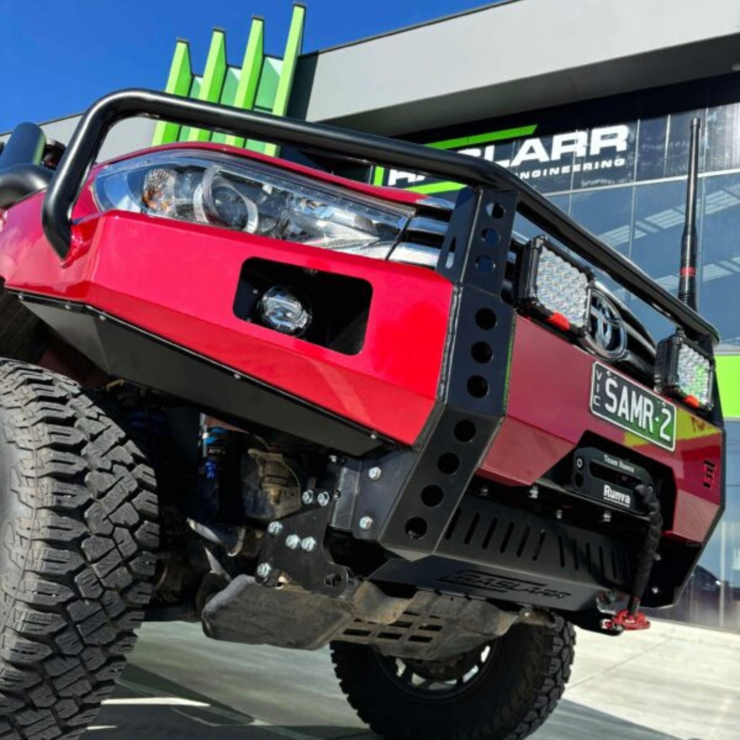 N80 Toyota Hilux 2015-2025+ Hooped (Dallas) Bull Bar