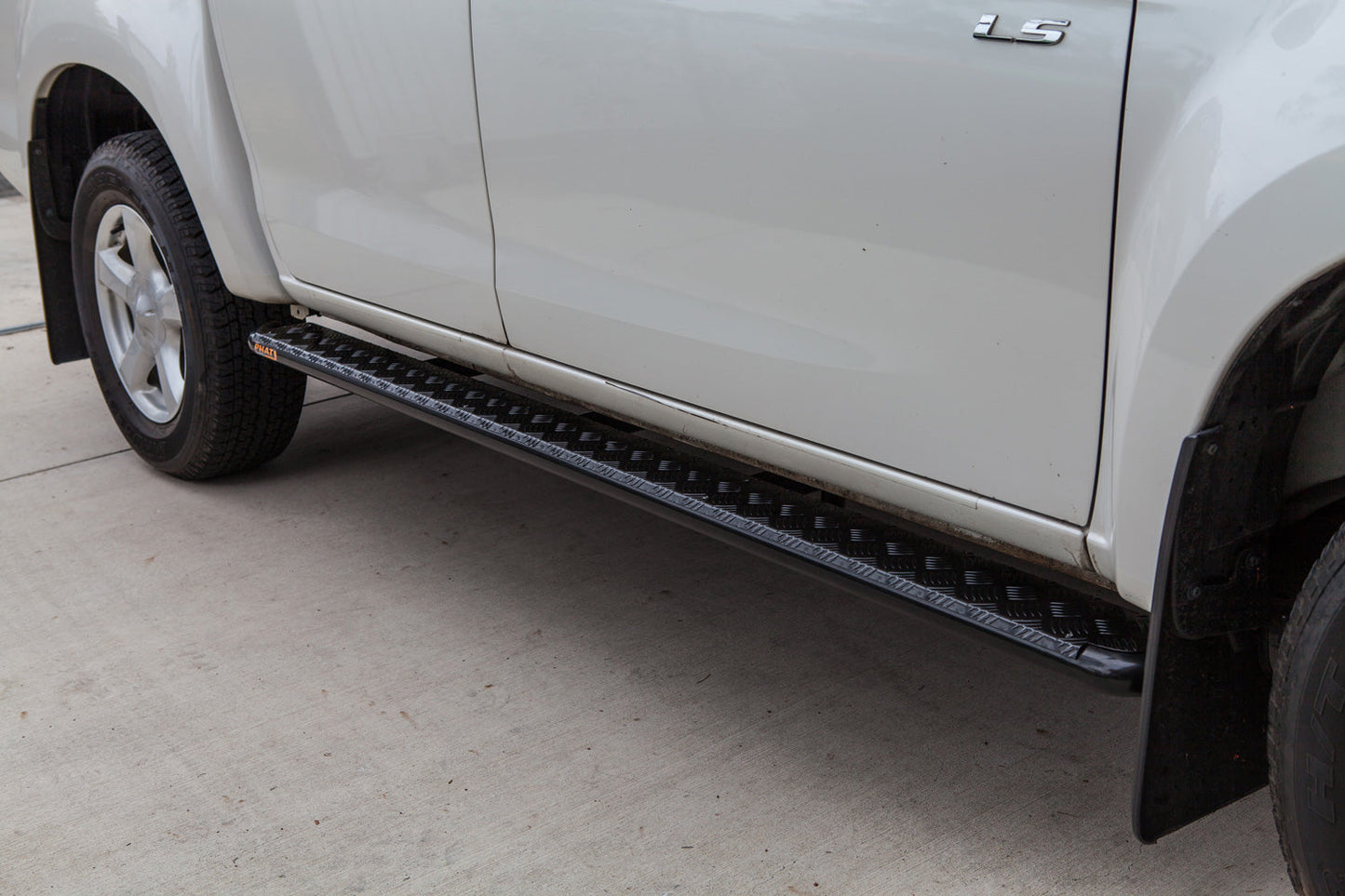 Isuzu D-Max 2012-2020 FLAT Rock Sliders / Side Steps - P/C Ally Checkerplate Tread